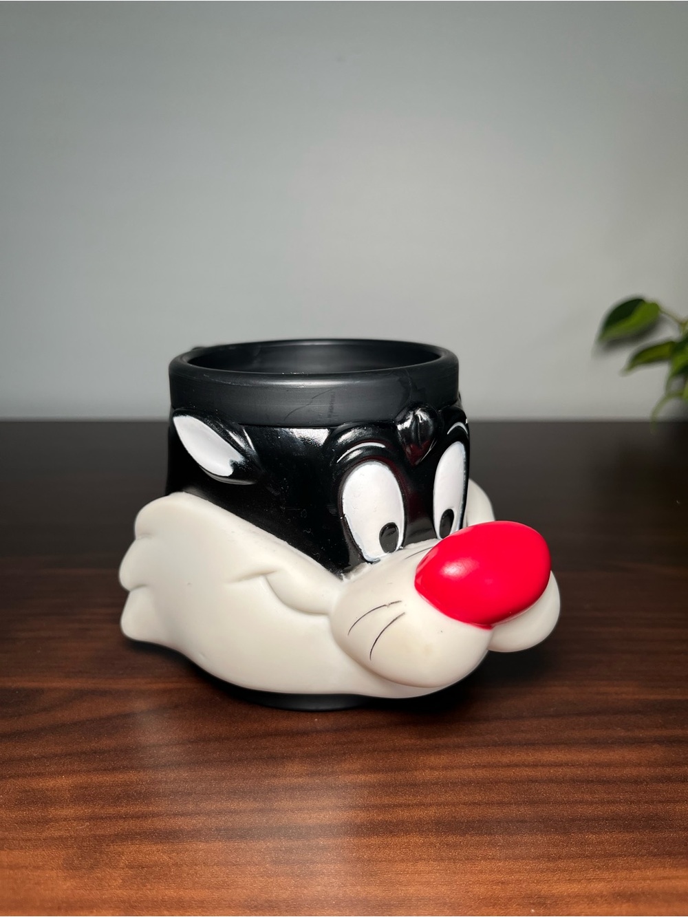 A vintage 1992 promotional plastic mug featuring Sylvester the Cat Looney Tunes